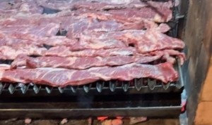在线试玩-必备美食！大马丁社媒晒阿根廷队厨房烤肉视频